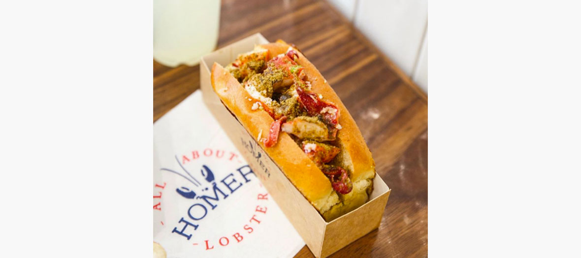 Le lobster roll du restaurant street food Homer Lobster à Paris