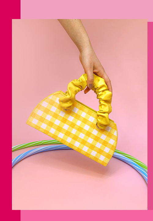 Le sac Camille en denim, à motif vichy, bicolores, unis et des carrés de soie à forme rétro du labels Miyette de Roxane et Boris Tardy