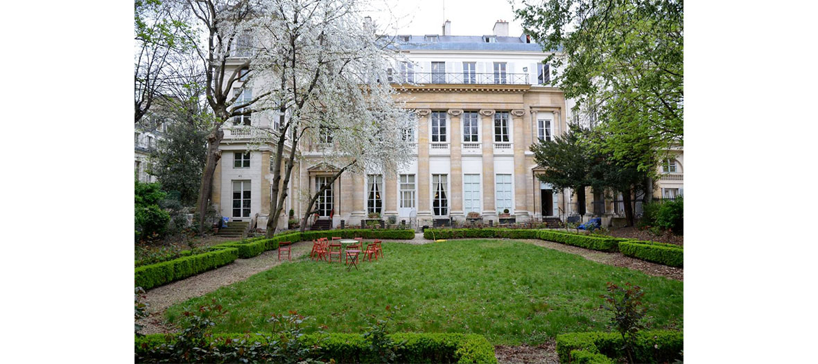 Garden and buyilding of Cultural Italian institute of Paris