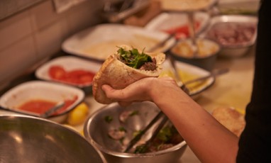 Un Apero Comme A Tel Aviv Au Miznon1 1