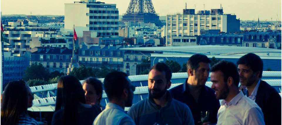 An ephemeral bar above the roofs of Paris
