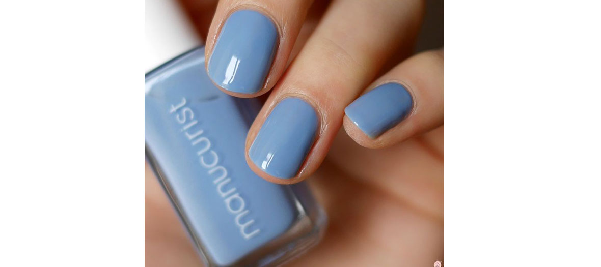 Blue nail polish Manucurist