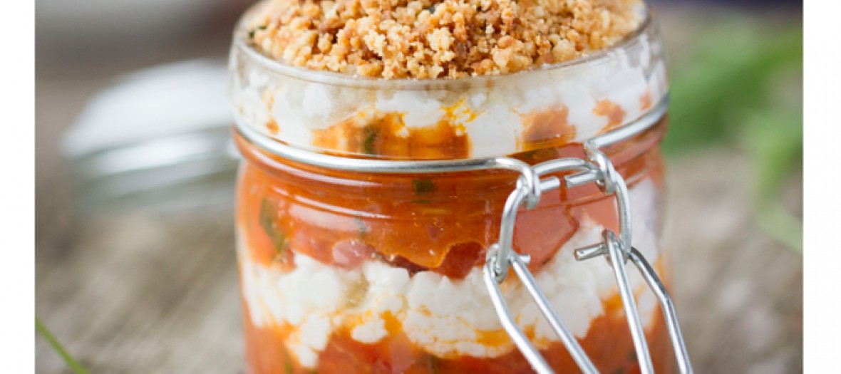 Crumble à la tomate et au chèvre dans une jar