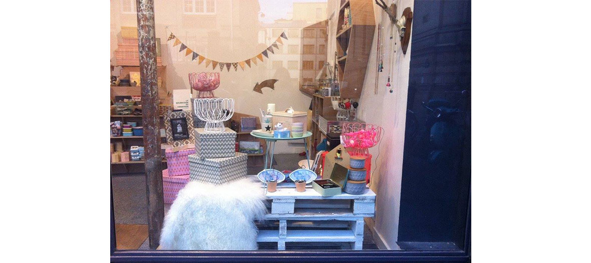 Storefront of the shop les saintes chéries