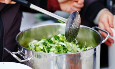 Une Soupe Geante Et Charity En Terrasse