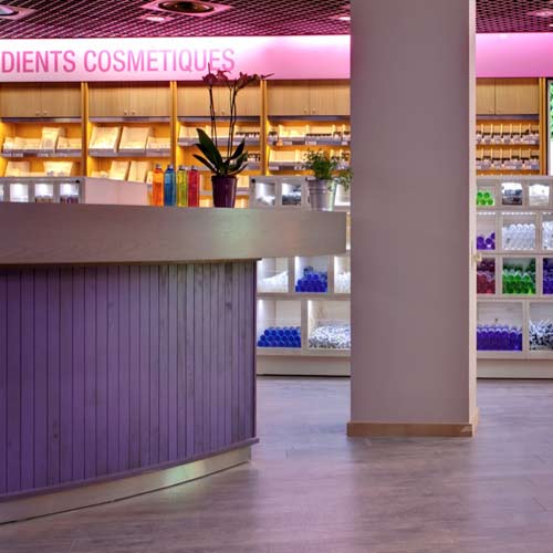 Le temple de la cosmétique chic et maison chez AromaZone