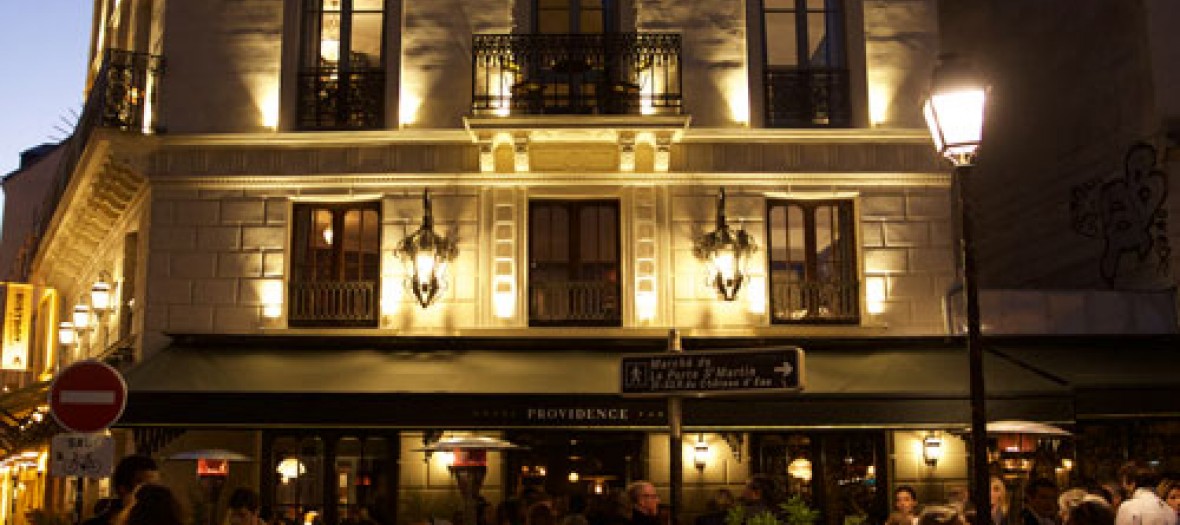 Hotel providence facade rue