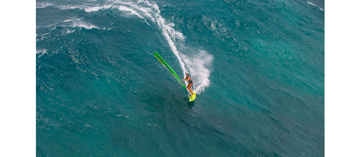 Alice Arutkin windsurfing