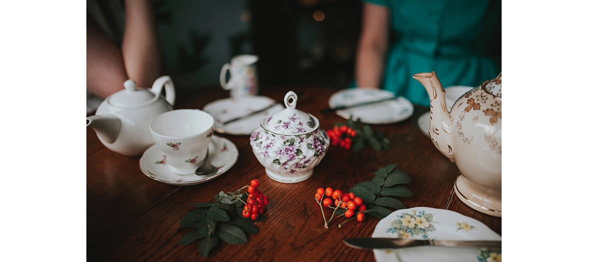 Set of tea cup and tea pot