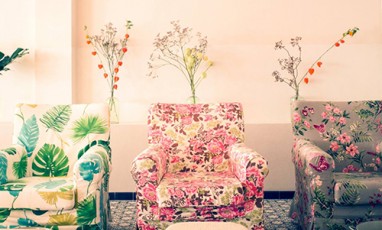 Chatting with the girls in a bucolic nail bar 