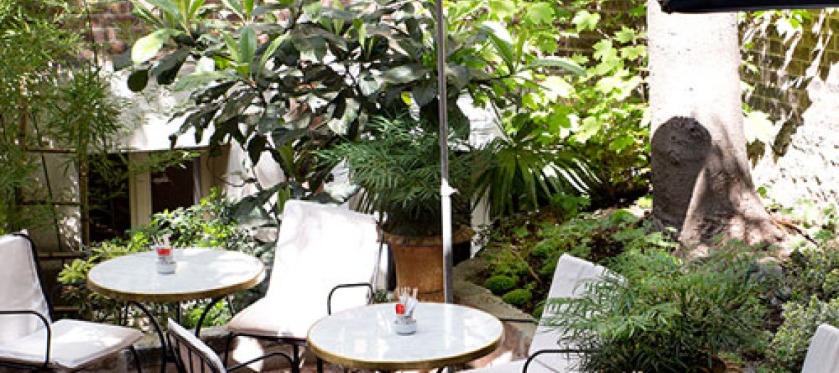 Terrace of café Da Rosa