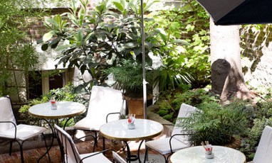 Terrace of café Da Rosa