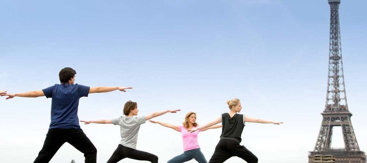 Une Séance de Yoga sur le toit de la Maison Blanche à paris 