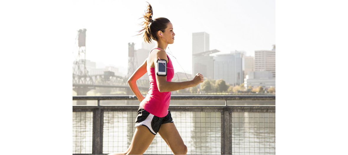 girl who is running and listening music