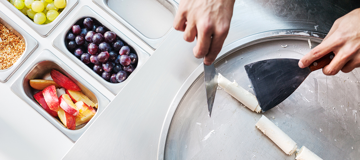 Glaces en roll avec fruits