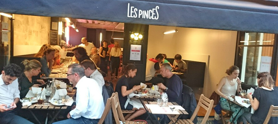 Terrace of les pinces restaurant