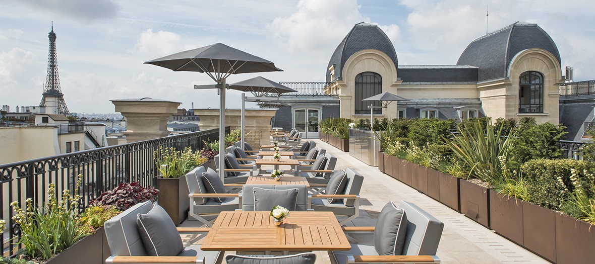 Hotel avec terrasse face à la tour Eiffel Rooftop du peninsula 