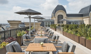  Hotel with terrace facing the Eiffel Tower Rooftop peninsula