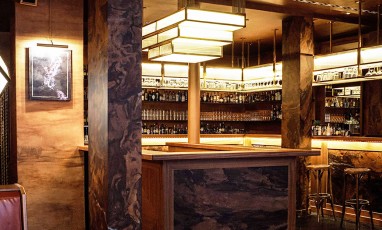 Le fou bar interior