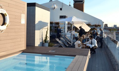 Piscine sur le Rooftop de l'hotel barcelo emperatriz