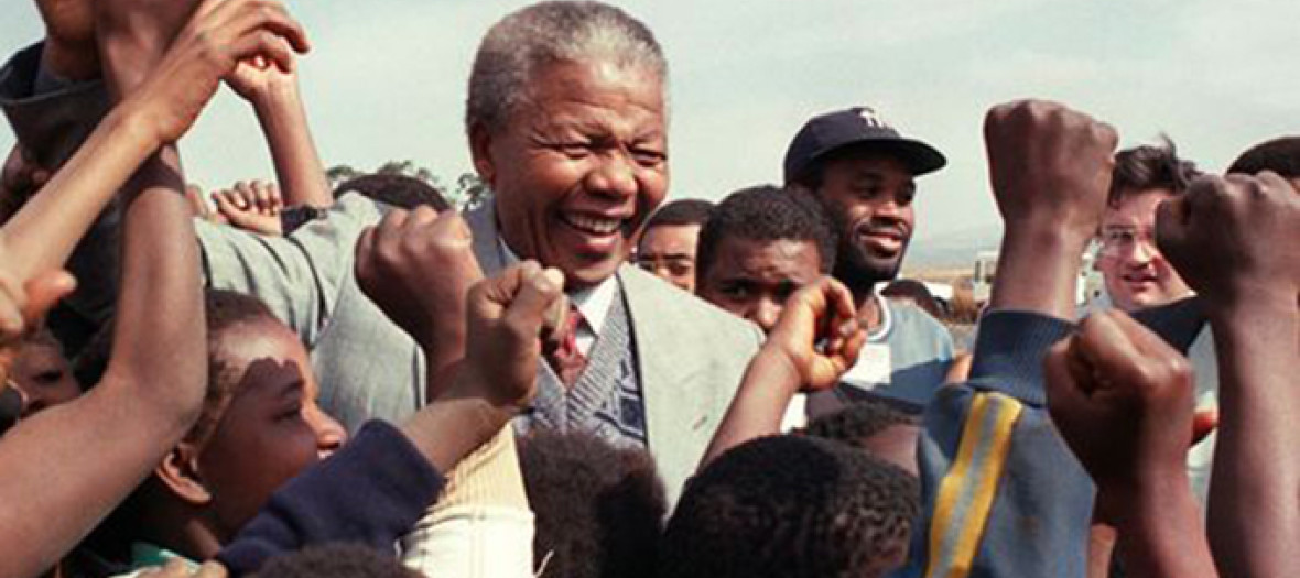nelson mandela with a crowd