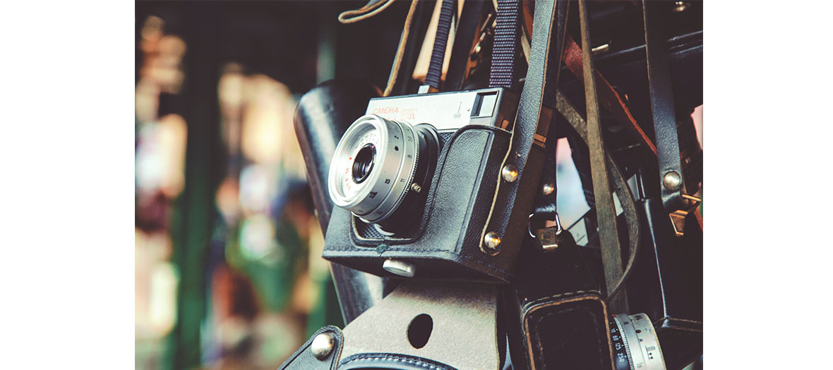 Appareil photo sur un marché 