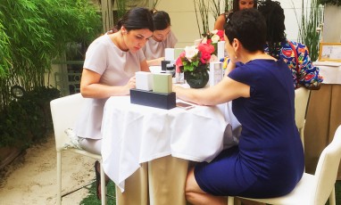 Manicure stand at Meurice's beach