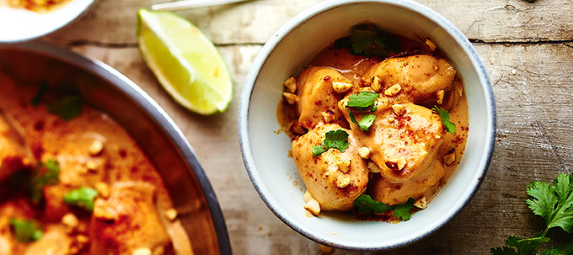 Chiken with peanuts bowl