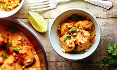 Chiken with peanuts bowl