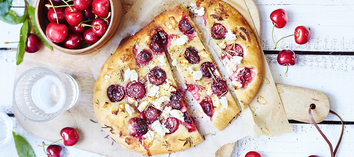 Foccacia with cherries and fresh cheese