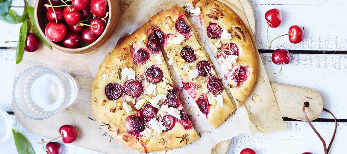 Focaccia à la cerise et au chèvre