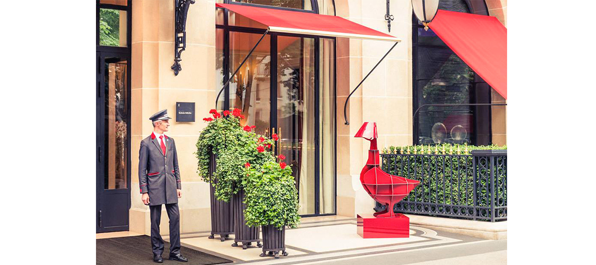 plaza athénée concierge voiturier