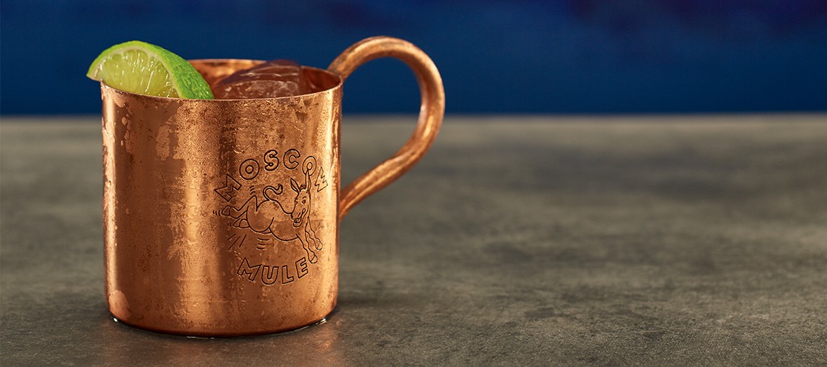 Cocktail Moscow Mule dans un mug doré