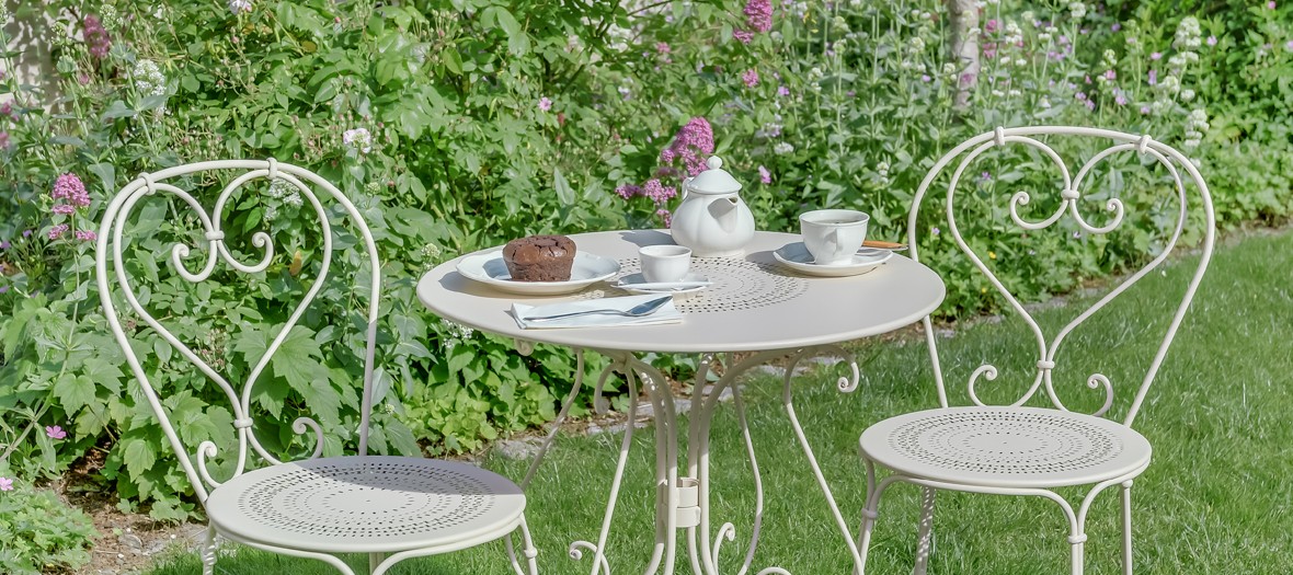 jardin bucolique à l’abri des voitures à Montmartre