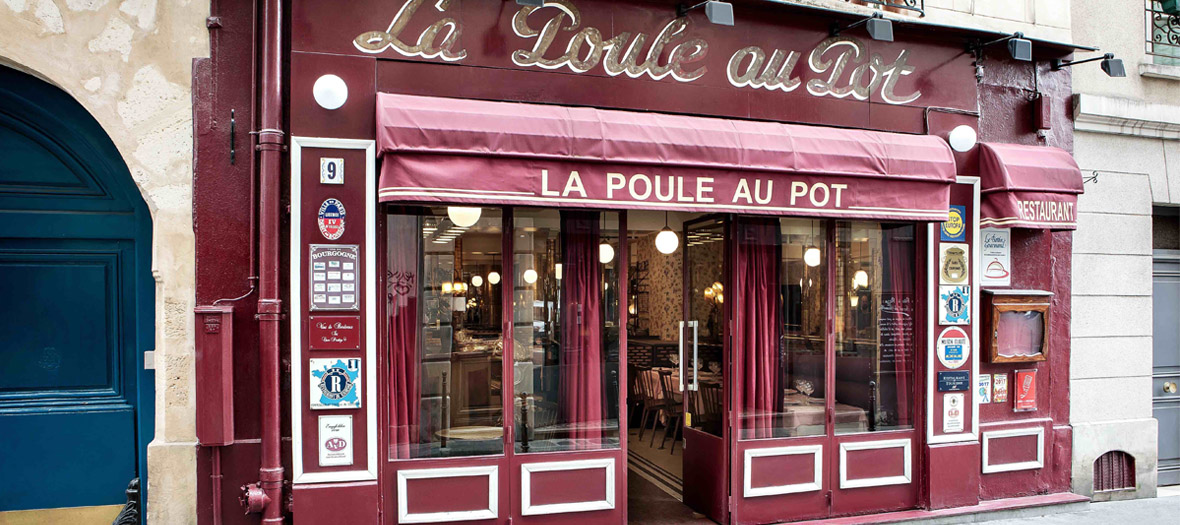 Facade and showcase of the restaurant La Poule au Pot