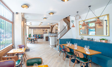 La Décoration interne de La Bouteille d'or Le plus vieux restaurant de Paris