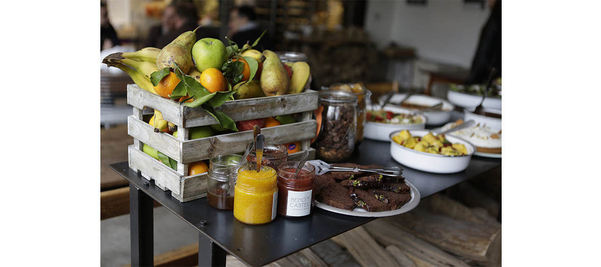 Home made jam, home made chocolate cake and fruits at the Brunch Liberté Benoit Castel in Paris