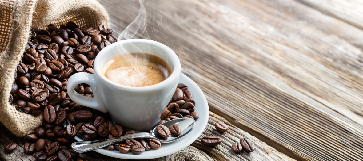tasse et grains de cafe