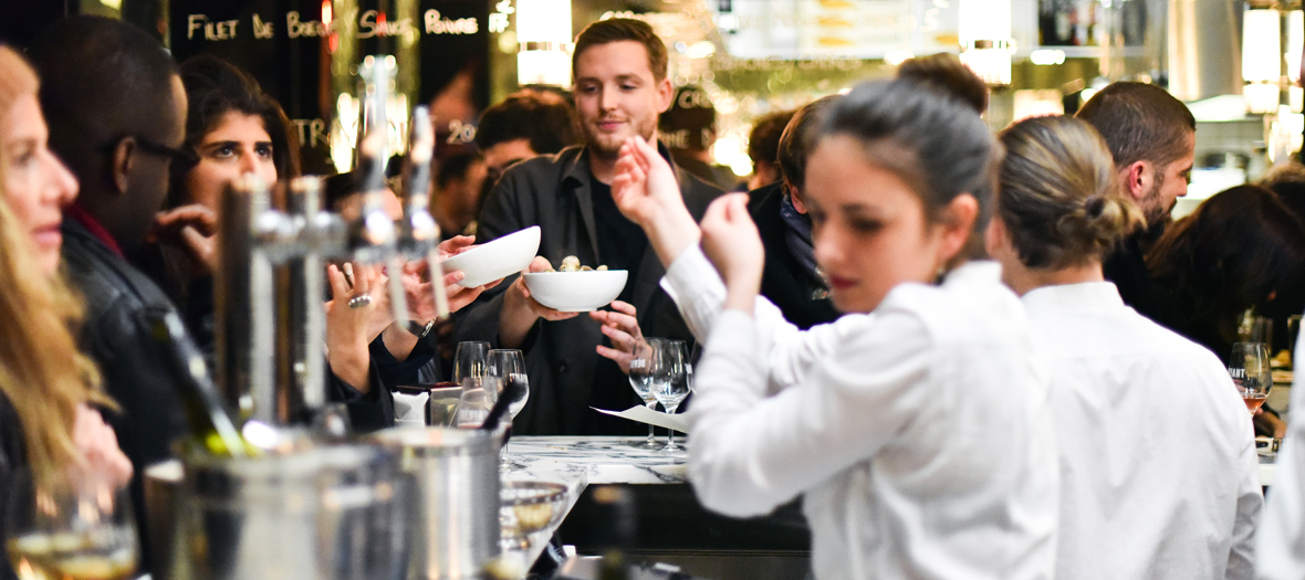 Ambiance au nouveau bar du restaurant Vivant du chef Pierre Touitou