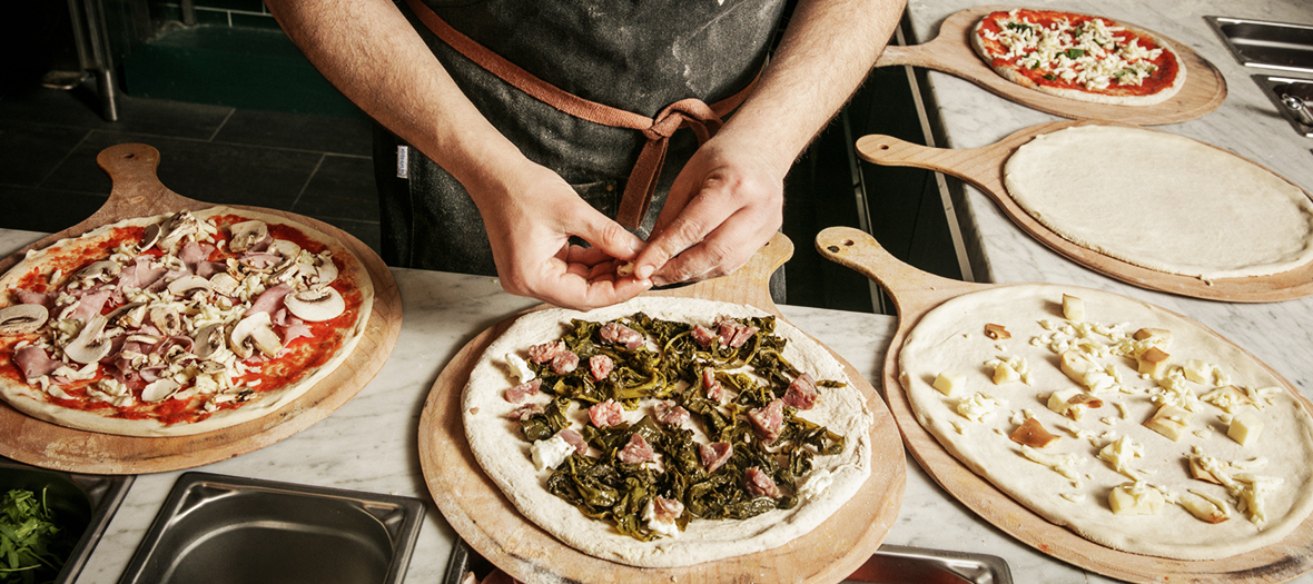 Custom pizza preparation atelier bizzo pizza