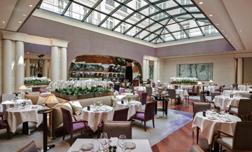 Salle de restaurant du neo bistrot Sens au Park Hyatt à Paris