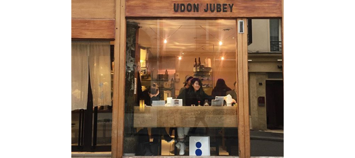 Outside facade of Udon Jubey restaurant in Paris