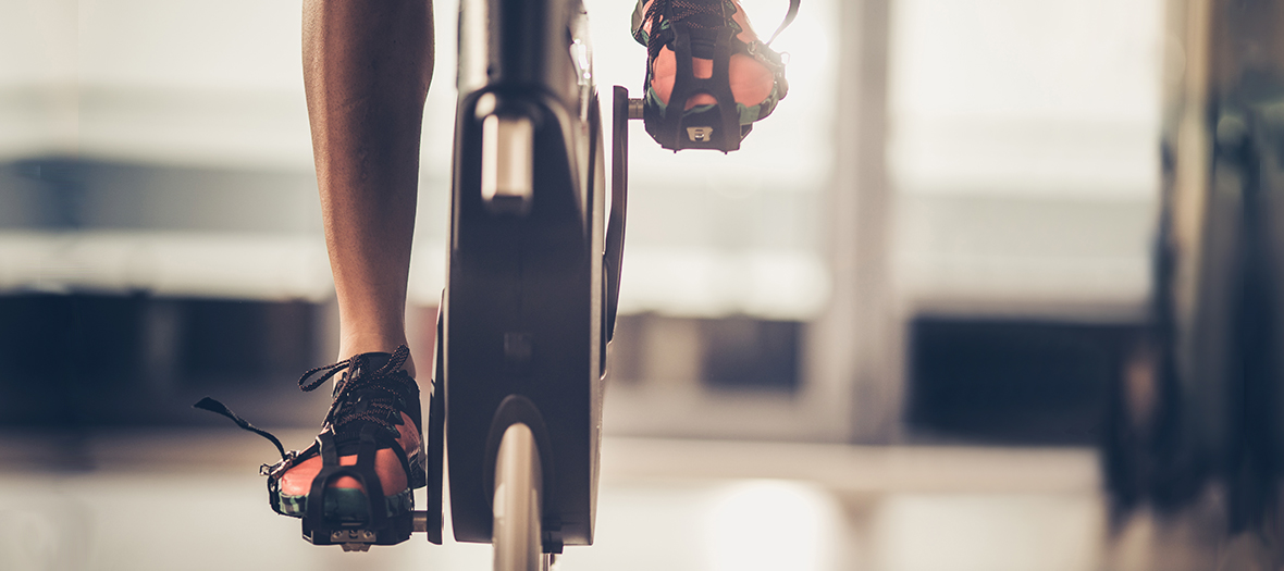 Salle d'indoor-cycling à Paris