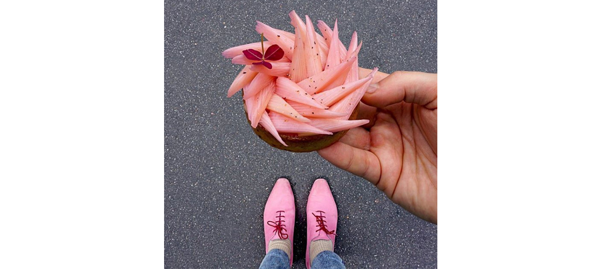 Photo patisserie avec chaussures de la meme couleur