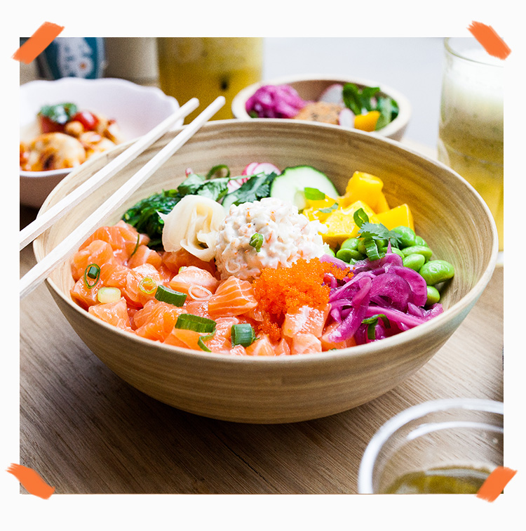 Poke bowl saumon, mangue, concombre