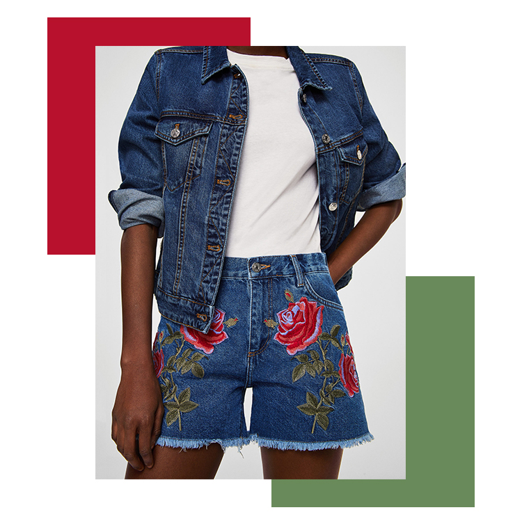 Short en jean avec fleurs brodées