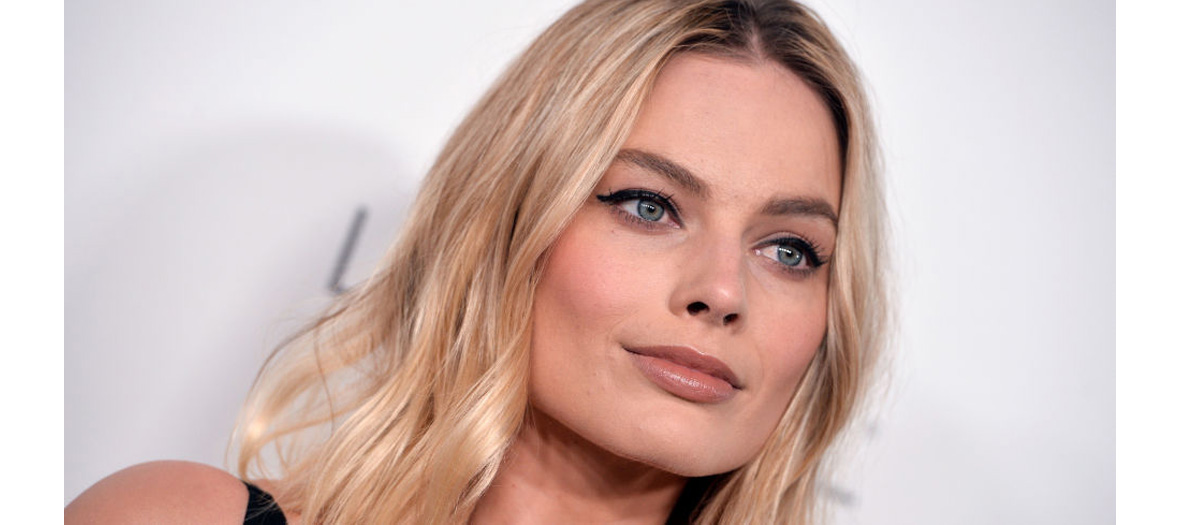 Margot Robbie is the epitome of chic in a crisp cream suit at the London  screening of her new film Babylon  see photos  HELLO