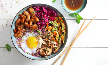 Recette bibimbap coréen au poulet et aux oeuf