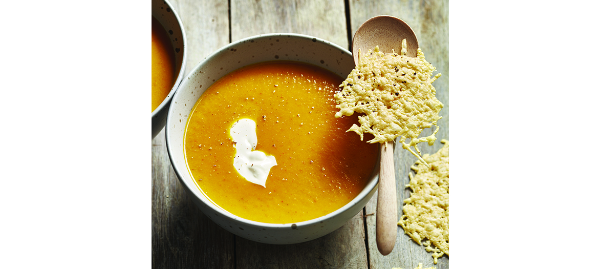 soupe avec camembert, potimarron, carottes et celeri rave