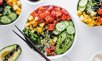 Poke bowl au Debonair Café